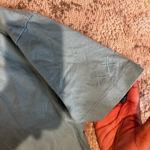 UNIQLO X KAWS tee size xxs - Picture 4 of 5